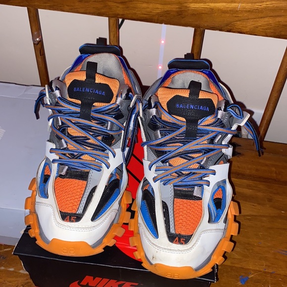 I got some Balenciaga track runners,there in good condition - Picture 3 of 4